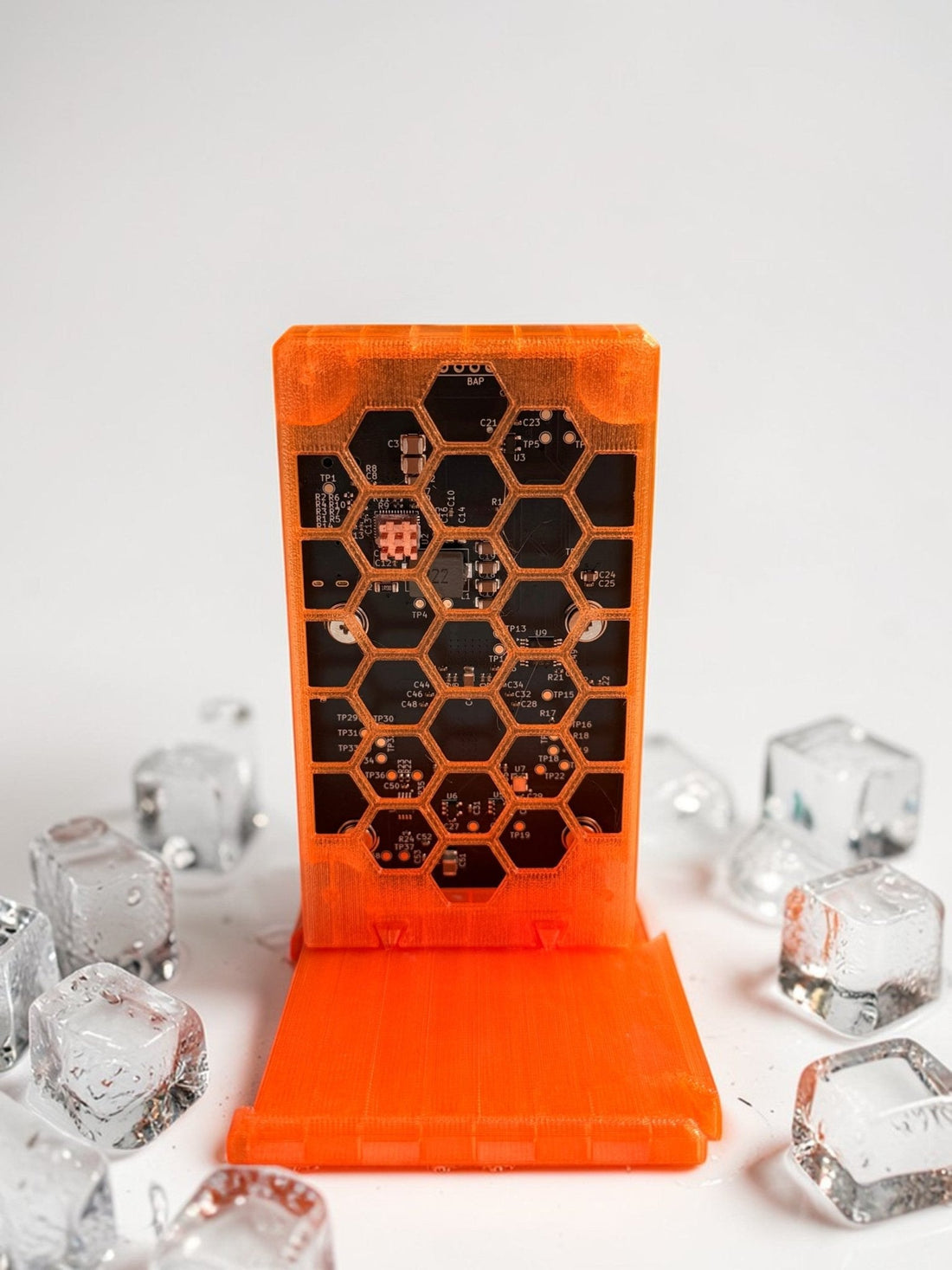Bitaxe Gamma 601 Bitcoin Glow als individualisiertes Technikgeschenk auf dem Schreibtisch