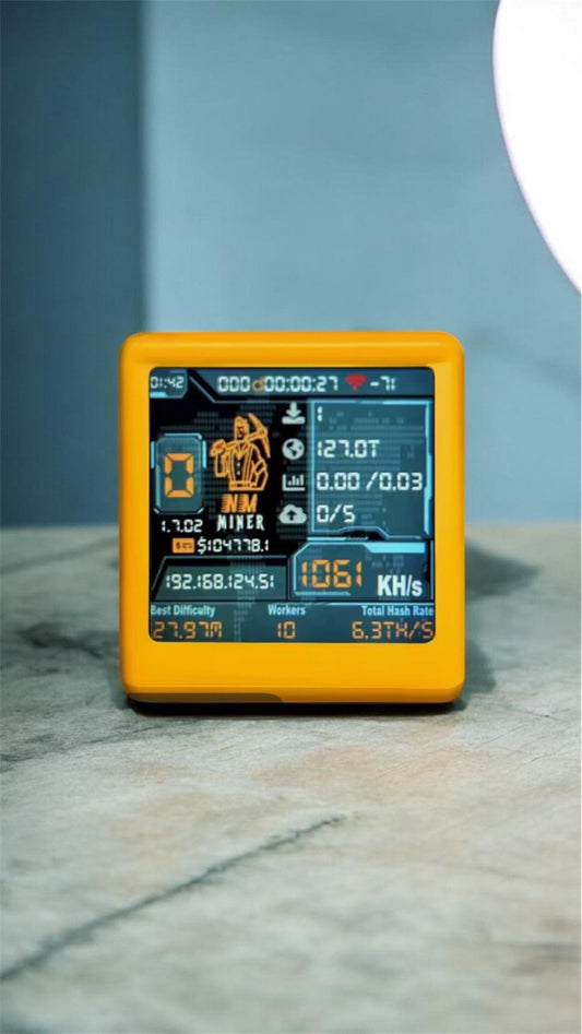 Wichteln mit Technik: NMminer TV als Wichtelgeschenk für 25 Euro, ein Bitcoin Mini-Miner mit Farbdisplay und Uhrzeit
